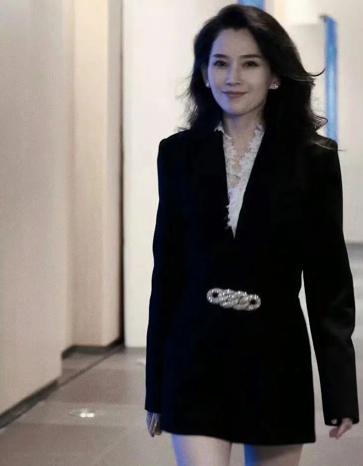 汪峰真会“吃”, 31岁新女友颜值气质不输章子怡-吃瓜网