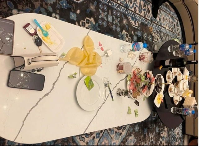 越南两女警因参加毒品派对被撤职-吃瓜网