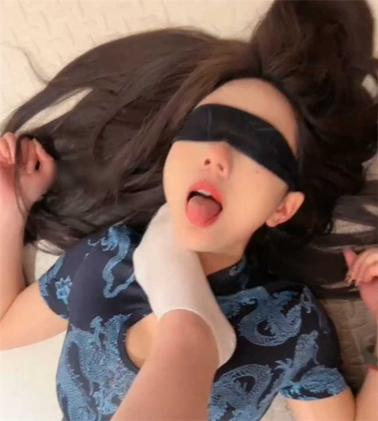 双女同时调教 互相接吻交互唾液 踩踏狗爬抽打 画面相当的香艳-吃瓜网