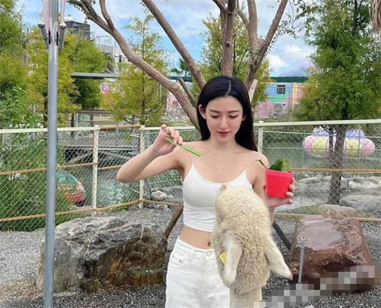 纯欲风 IG 网红 yuri 被爆下海做黄播 完整版录屏流出-吃瓜网
