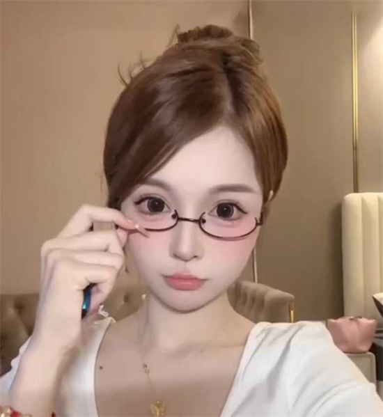 上海极品网红小笨蛋 天使般容貌魔鬼身材 外表女神私下淫乱-吃瓜网