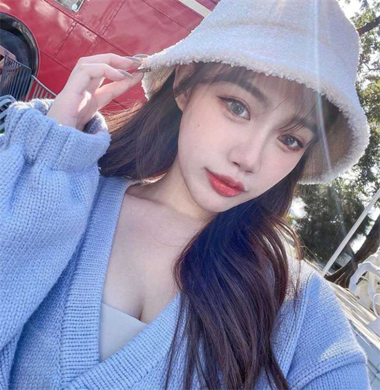 台湾巨乳嫩妹喋喋哒哒挑逗诱惑 根本无法抗拒！-吃瓜网