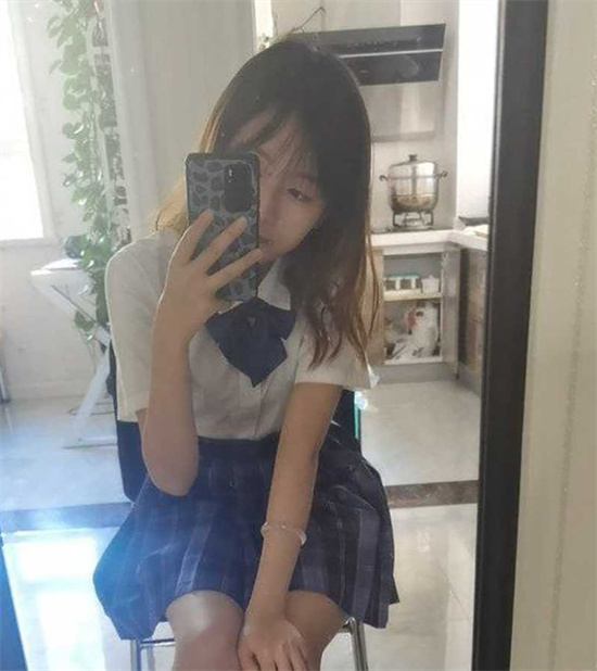 可爱反差小萝莉私拍 表面清纯小萝莉结果是个反差妹-吃瓜网