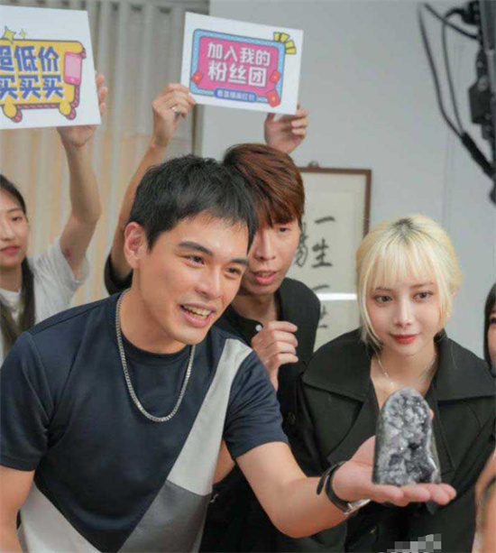 短剧《疯狂小杨哥之三只羊的淫乱秘辛》正式杀青即将上线 预告 + 花絮抢先看！-吃瓜网