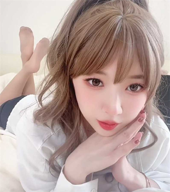 斗鱼 B 站 20 万粉小女巫露娜 高价私拍大尺度肉丝玉足露骨视频-吃瓜网