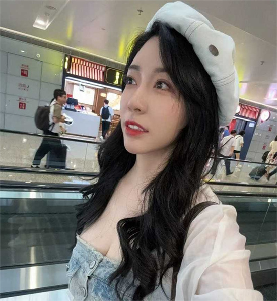 上海静安高颜值母女共同服侍视频曝光 妈妈 40 岁原少儿节目主持人 女儿 20 岁专业舞蹈生-吃瓜网