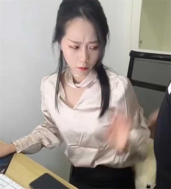 极品女神办公室潜规则 被领导强势猥亵-吃瓜网