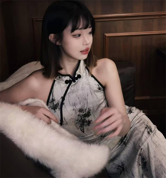 山东某学院清纯女神下海曝光 人前端庄优雅人后给钱就发福利-吃瓜网