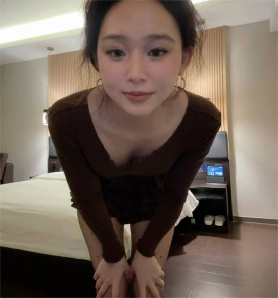 新西兰留学生顶级媚洋女 远赴万里只为吃上洋餐 早期私密视频被男友曝光-吃瓜网