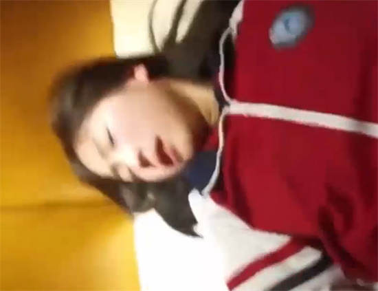 湖南岳麓某学校学生妹劈腿下海!100一晚让无数人前仆后继 穿着校服啪啪-吃瓜网