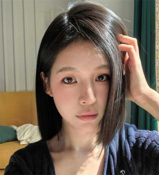 职业学院美女新生 被主人掌掴无套输出 露脸劈腿暴露欲女属性-吃瓜网