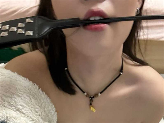 职业学院美女新生 被主人掌掴无套输出 露脸劈腿暴露欲女属性-吃瓜网