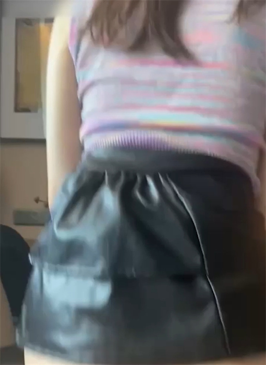 瓜友投稿 约会极品大一学妹私拍合集 清纯少女性瘾极强 竟主动开房求啪-吃瓜网