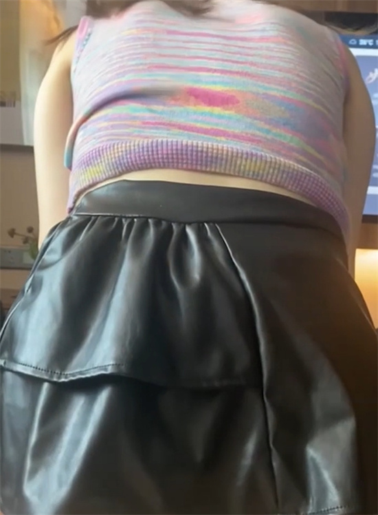 瓜友投稿 约会极品大一学妹私拍合集 清纯少女性瘾极强 竟主动开房求啪-吃瓜网