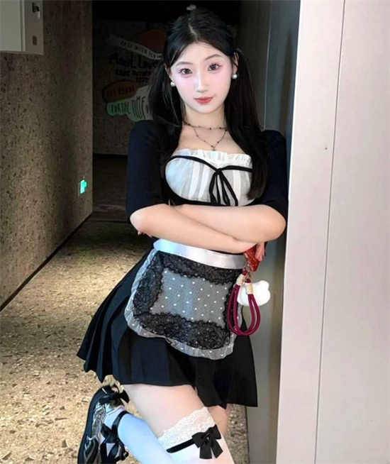 抖音嫩妹网红甜筒Yuki 被爆卖片捞金 拍摄大量露脸片 以供金主取尺度超大!-吃瓜网