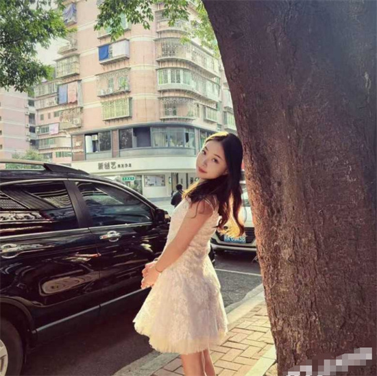 青海西宁某学院女神被包养后为满足金主癖好 身穿校服被全方位输出-吃瓜网