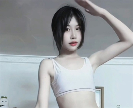 湖南长沙某学院女神 长相甜美却痴迷网恋 宽衣解带白皙胴体娇嫩无比-吃瓜网