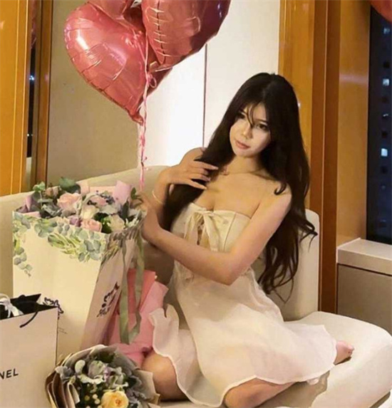 高颜值巨乳网红私密视频流出 全程露脸劈腿 手法娴熟骚出天际-吃瓜网