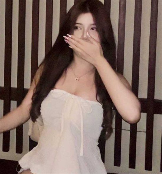 高颜值巨乳网红私密视频流出 全程露脸劈腿 手法娴熟骚出天际-吃瓜网