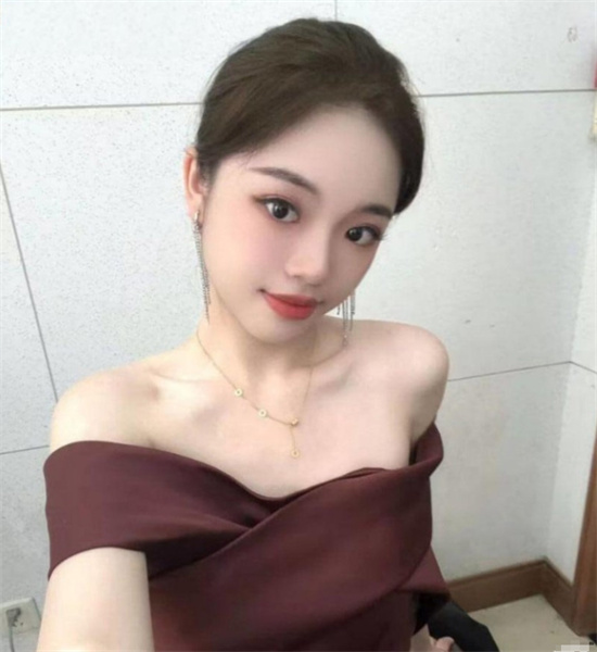 广东某大学女生 在校恋爱期间痴迷KTV点男模 被男友曝光私密视频-吃瓜网