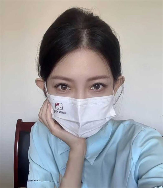 江苏某银行美女人妻曼曼 出轨视频被曝 上班期间跟同事厕所偷情 家中约会啪啪狂欢!-吃瓜网