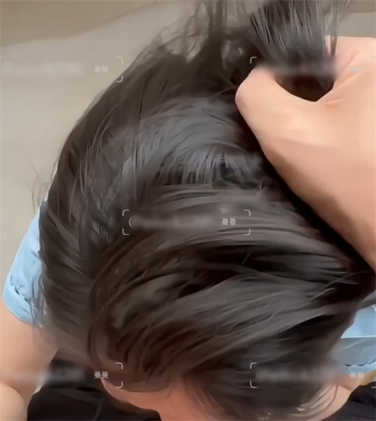 江苏某银行美女人妻曼曼 出轨视频被曝 上班期间跟同事厕所偷情 家中约会啪啪狂欢!-吃瓜网