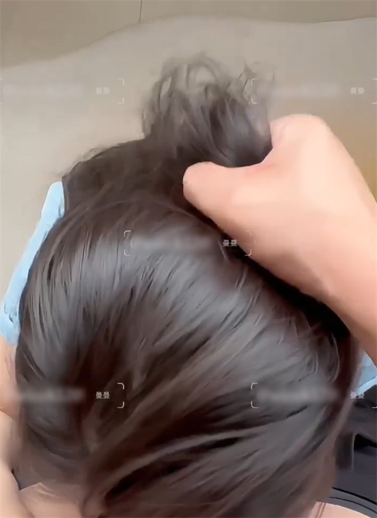 江苏某银行美女人妻曼曼 出轨视频被曝 上班期间跟同事厕所偷情 家中约会啪啪狂欢!-吃瓜网