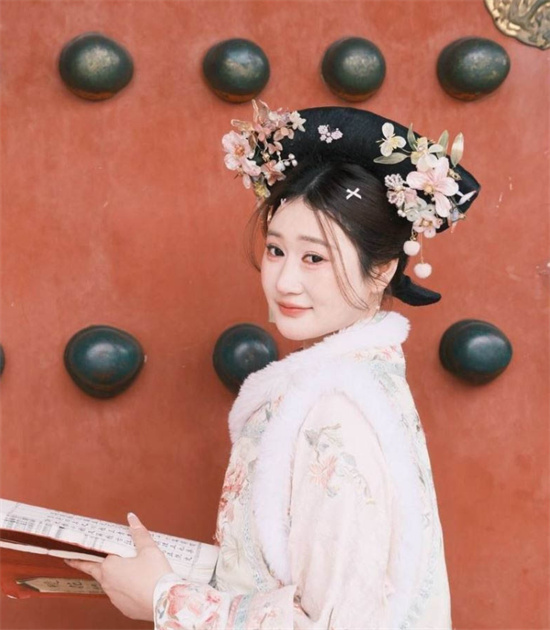富二代fKabuto约会上海23岁模特 微胖身材完美露脸 深喉口技娴熟 反差十足!-吃瓜网