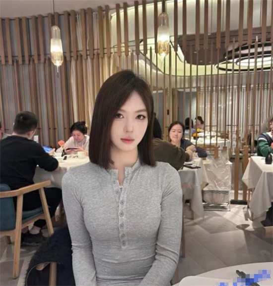 抖音万粉网红学生云情大大sama 外网变身女S 调教视频曝光 一寝室都当女王赚钱!-吃瓜网