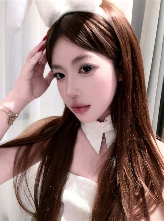 抖音万粉网红学生云情大大sama 外网变身女S 调教视频曝光 一寝室都当女王赚钱!-吃瓜网