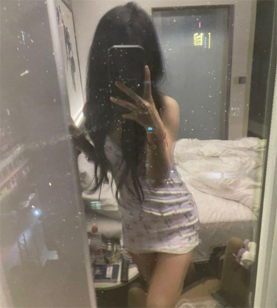 纯情女大学生私下自拍献出身体 酒店被大叔疯狂输出 啪啪声混杂呻吟声 兼职令人血脉喷张!-吃瓜网