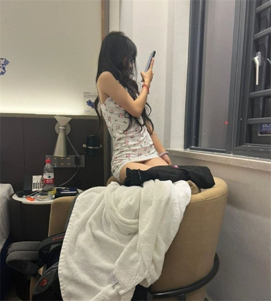 纯情女大学生私下自拍献出身体 酒店被大叔疯狂输出 啪啪声混杂呻吟声 兼职令人血脉喷张!-吃瓜网
