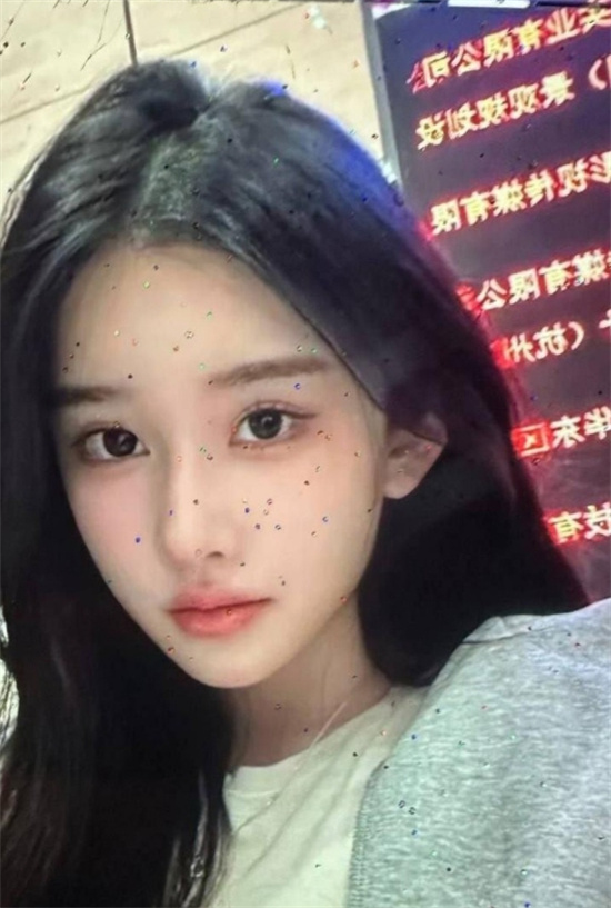 大连工业大学李欣莳约炮宙斯后续!CS职业选手宙斯 酒店开淫趴 李欣莳当众被Zeus当狗遛-吃瓜网