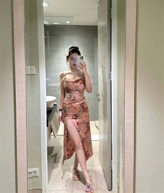大连工业大学李欣莳约炮宙斯后续!CS职业选手宙斯 酒店开淫趴 李欣莳当众被Zeus当狗遛-吃瓜网