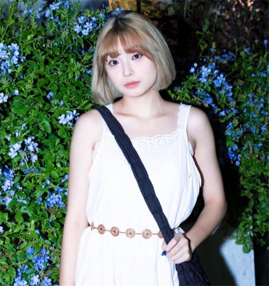 高颜值短发网美依婷 竟下海拍露脸全裸照 并让摄影师潜规则 卖力口表情享受-吃瓜网