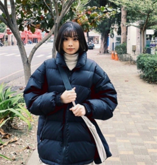 高颜值短发网美依婷 竟下海拍露脸全裸照 并让摄影师潜规则 卖力口表情享受-吃瓜网