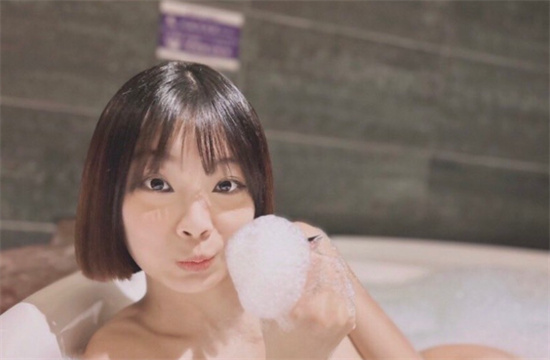 高颜值短发网美依婷 竟下海拍露脸全裸照 并让摄影师潜规则 卖力口表情享受-吃瓜网