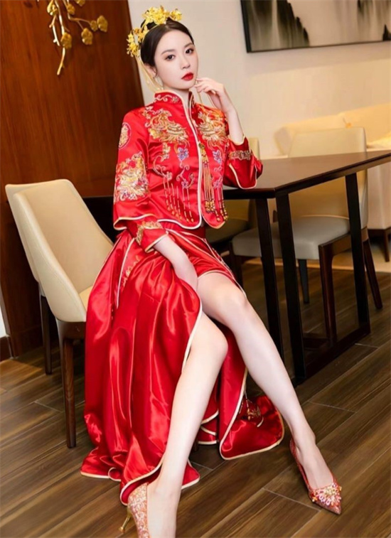 海角社区大神 会喷水的表姐新作 三周年庆姐姐穿秀禾诱惑 被猛烈输出 疯狂喷水-吃瓜网