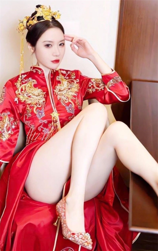海角社区大神 会喷水的表姐新作 三周年庆姐姐穿秀禾诱惑 被猛烈输出 疯狂喷水-吃瓜网
