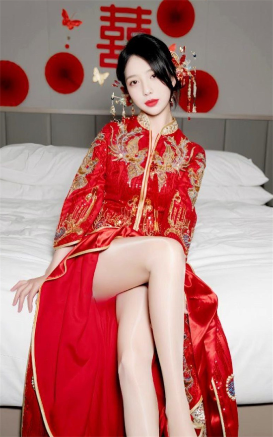 海角社区大神 会喷水的表姐新作 三周年庆姐姐穿秀禾诱惑 被猛烈输出 疯狂喷水-吃瓜网