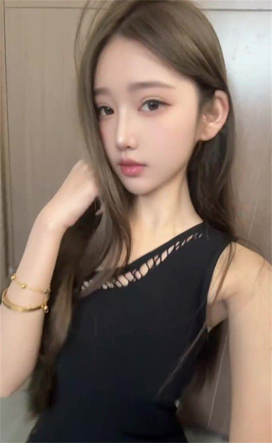 快手顶级网红胡逗逗 土豪重金定制福利流出 露脸骚舞三点粉嫩 对镜展示小花园-吃瓜网
