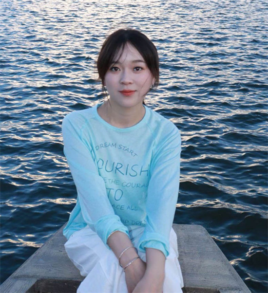 浙江某师大甜妹 羞涩吃鸡画面曝光 顶级眼镜反差妹被颜射骚态尽显!-吃瓜网