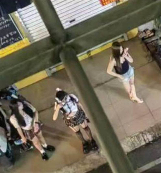 广西南宁琅西菜市站街女后续 火爆全网后竟排起长龙队 小姐姐接客忙到冒烟!-吃瓜网