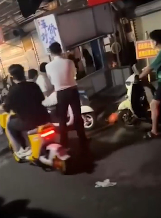 广西南宁琅西菜市站街女后续 火爆全网后竟排起长龙队 小姐姐接客忙到冒烟!-吃瓜网