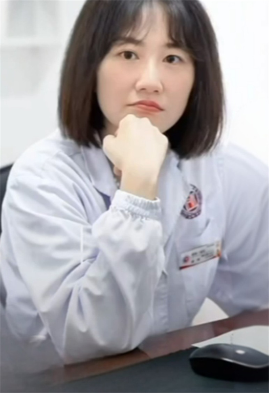 全网热瓜!湖南省人民医院副院长 祖雄兵与眼科主任曾琦 出轨现场视频曝光!-吃瓜网