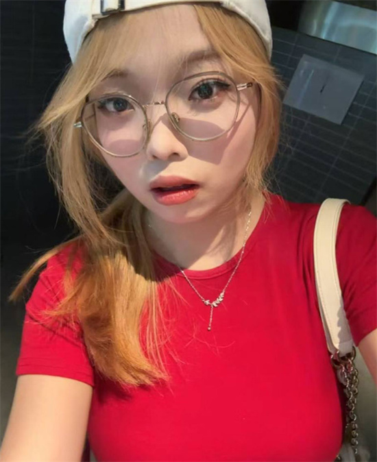 杭州拱墅区眼镜妹与男友开房视频流出 无套输出爽到说不出话 清纯形象完全崩塌!-吃瓜网