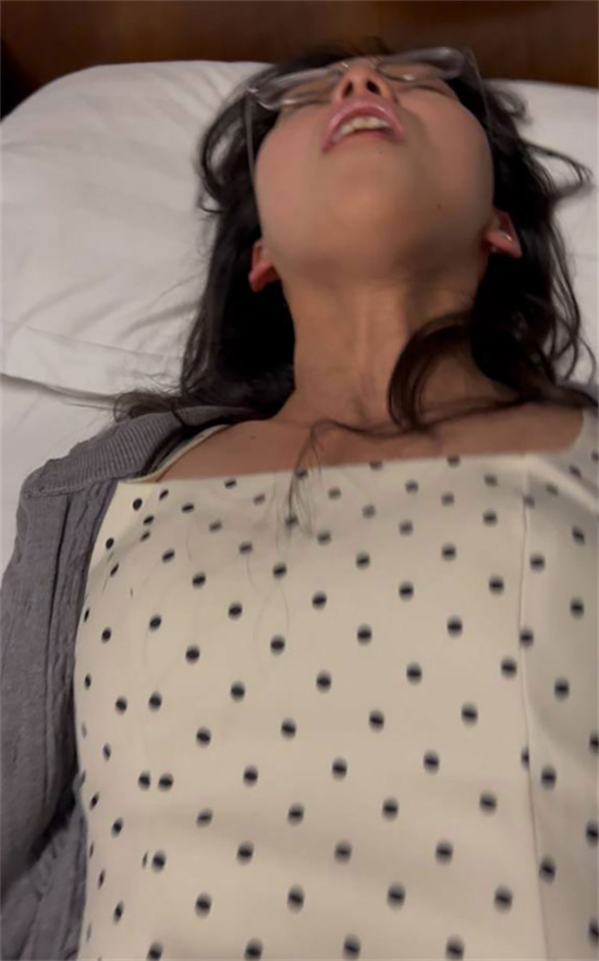 杭州拱墅区眼镜妹与男友开房视频流出 无套输出爽到说不出话 清纯形象完全崩塌!-吃瓜网