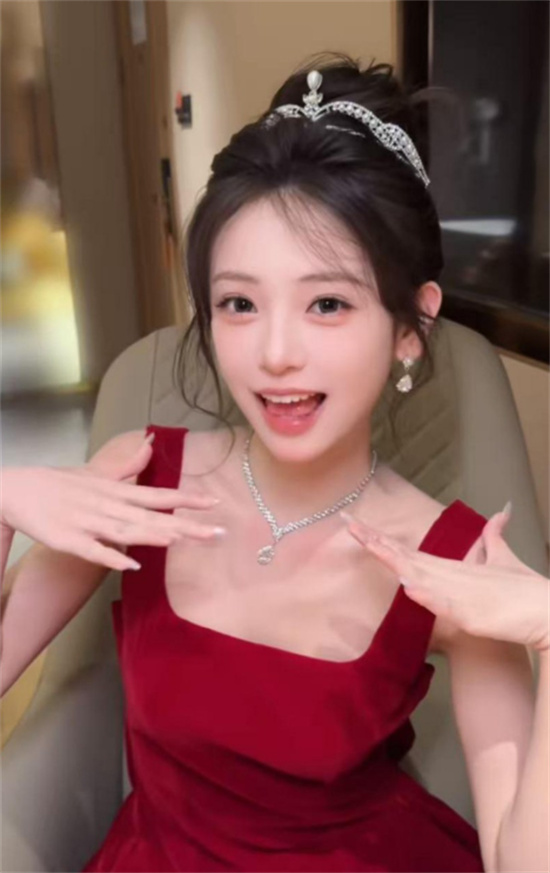 抖音570万粉网红我不叫龙虾 王者荣耀10周年庆cos嫦娥 行为不雅玩反差引发热议 被网友扒出定制视频!-吃瓜网