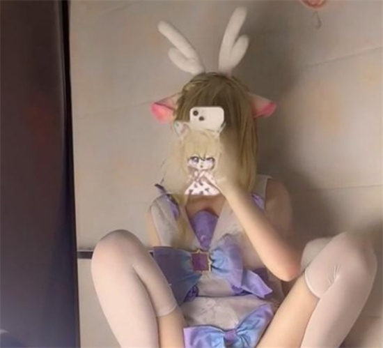 抖音570万粉网红我不叫龙虾 王者荣耀10周年庆cos嫦娥 行为不雅玩反差引发热议 被网友扒出定制视频!-吃瓜网