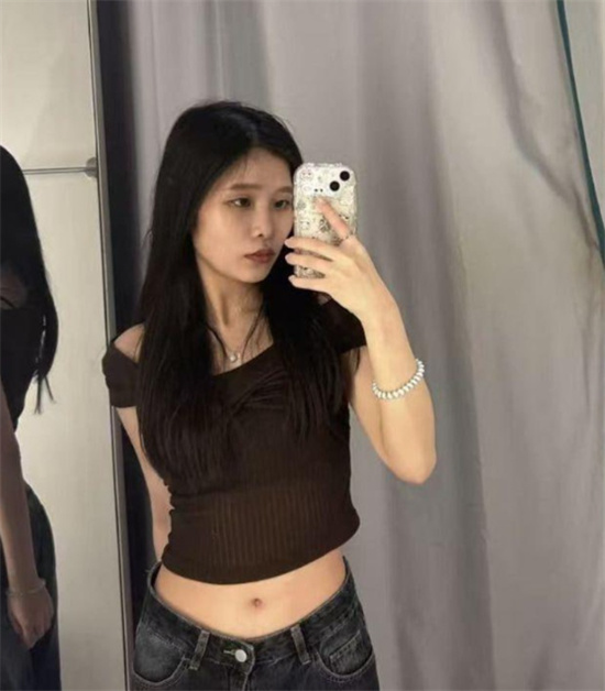 长沙某学院高颜学姐 男友调教视频流出 脸穴同框翻白眼 阿黑颜浪叫反差拉满!-吃瓜网